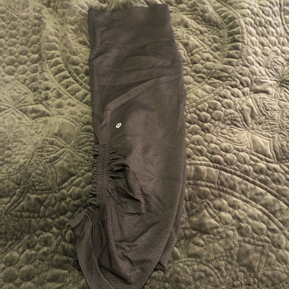 Lululemon capris - Picture 3 of 4
